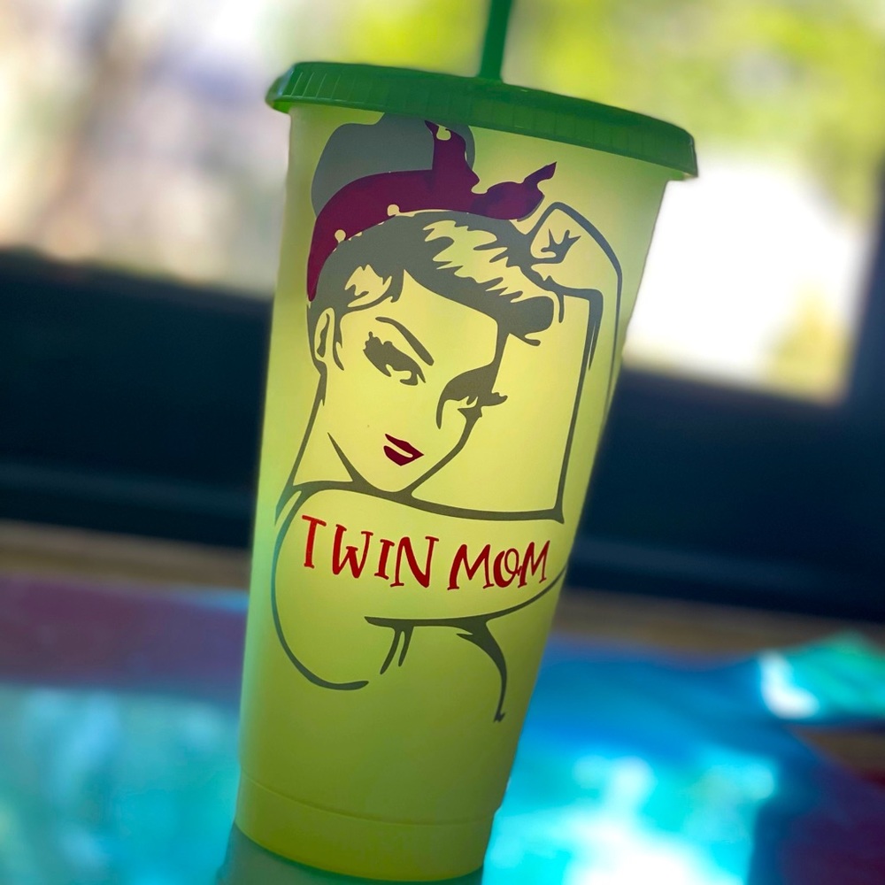 Color changing tumbler cups